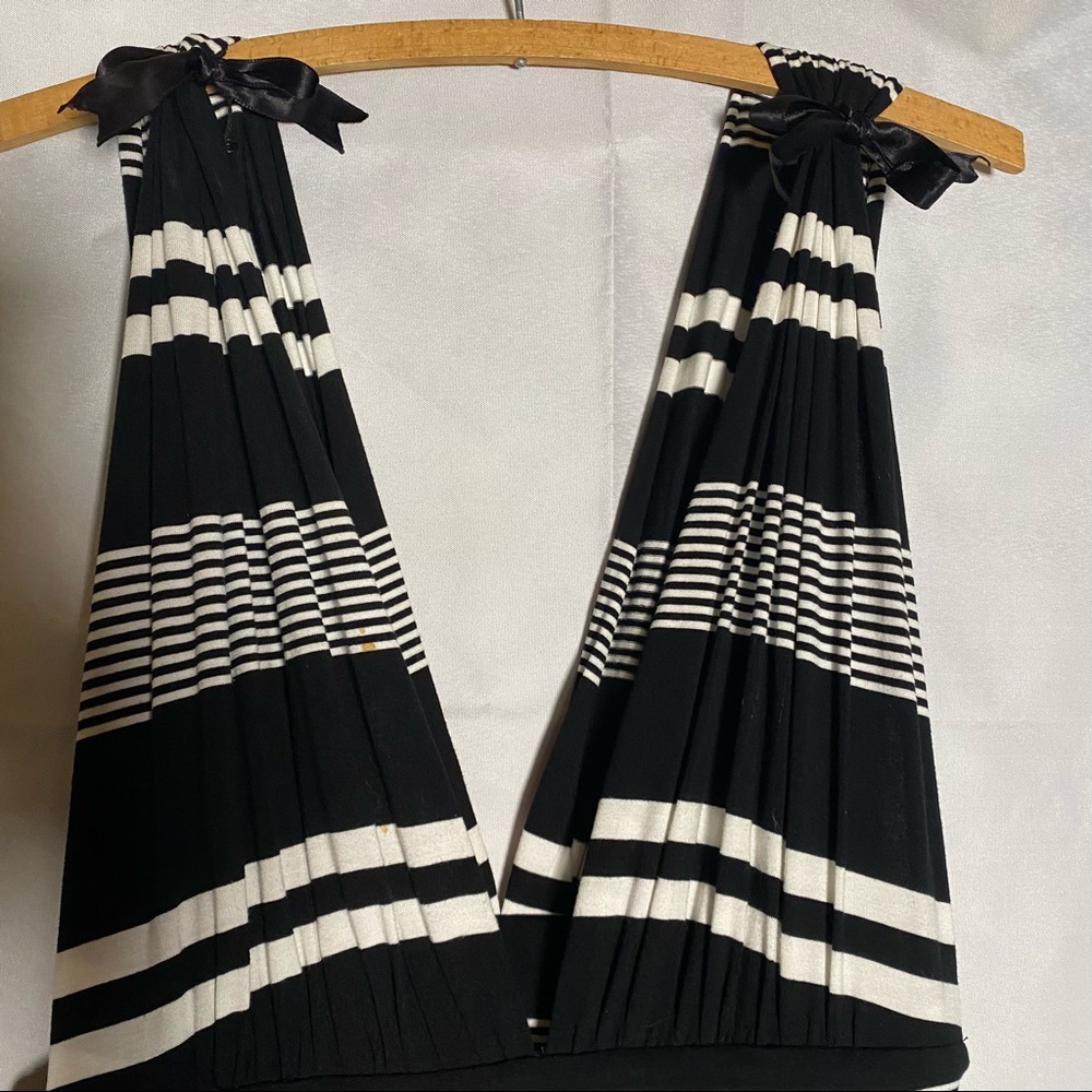 WHITE HOUSE BLACK MARKET DRESS 2 Ways  Size 6 - Picture 6 of 9
